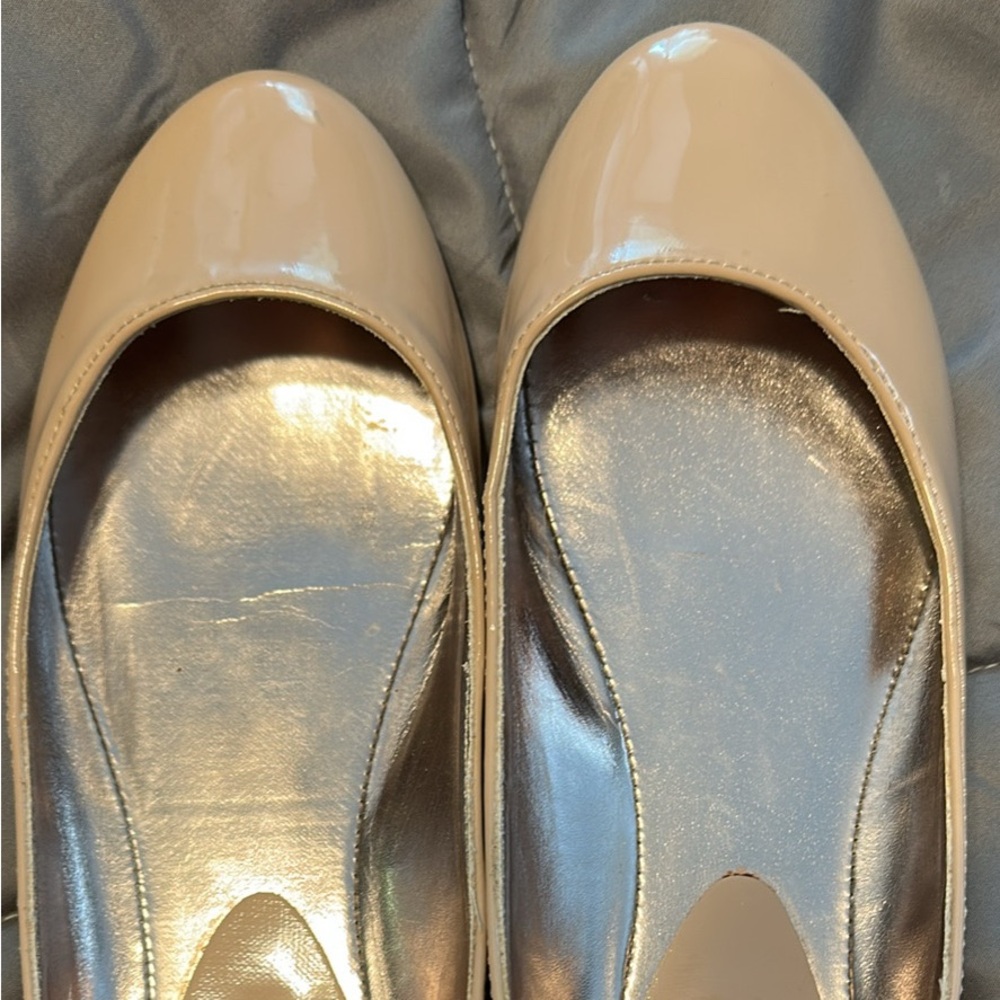 Steve Madden Cream Flats with Silver Interior